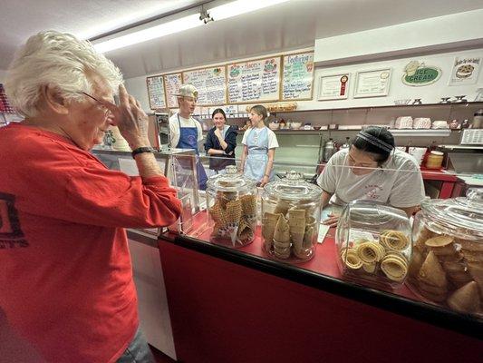 3 ppl watching 1 person take 8 orders ‍