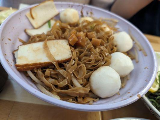 Fish cake noodles