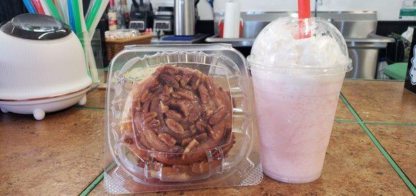 Pecan Sticky bun,  frosted strawberry lemonade.