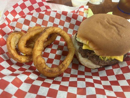 Cheeseburger with FOUR onion rings