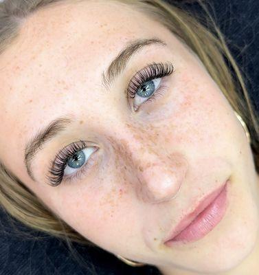 Wet look lash extensions