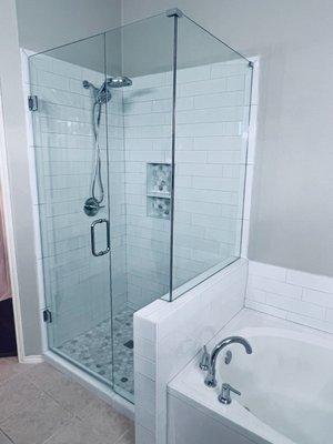 Door panel and return frameless shower in Plano, TX