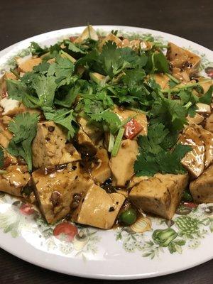 tofu.minced meat.pea.carrot.cilantro with bean sauce