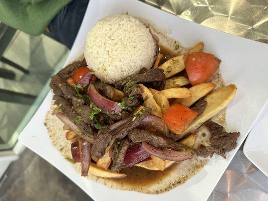 Lomo saltado