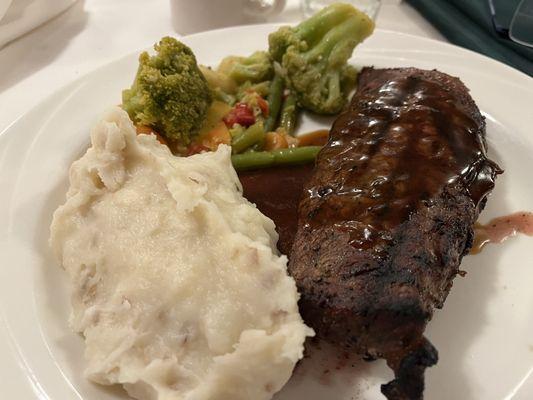 Steak veggies and mashed potatoes