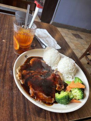 Pork chop rice with black pepper sauce - yummy 8/10!