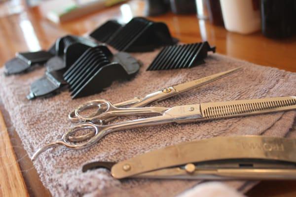 Mobile AL Sharpening Service For Barber Clippers, Scissors and Shears.