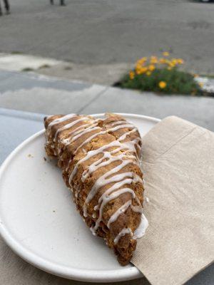 Seasonal scone and outdoor seating