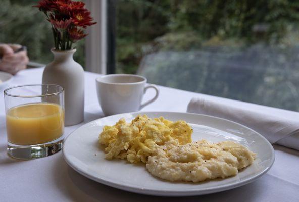 Breakfast Buffet served daily in The Lakehouse.