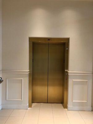 Von Maur North Point Mall Elevator