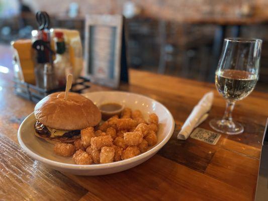 Bacon smash burger with tots