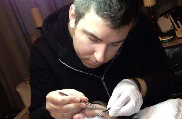 Mike preforming lashes at tacoma eyelash extensions.