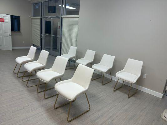 Step into BeeperMD's modern and inviting clinic! Comfortable seating and a clean, professional atmosphere ensure a relaxing experience.