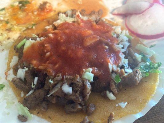 Asada taco con salsa roja