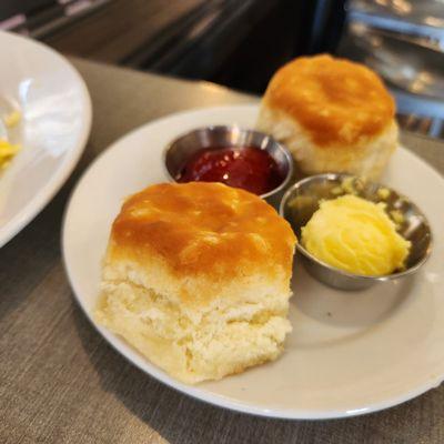 Bisquits & strawberry jam