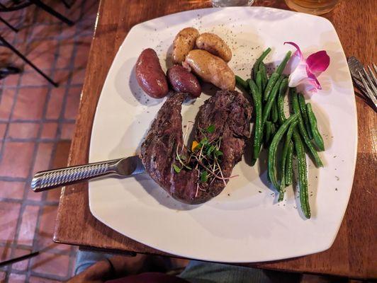 Elk tenderloin, baby garlic potatoes & green beans.