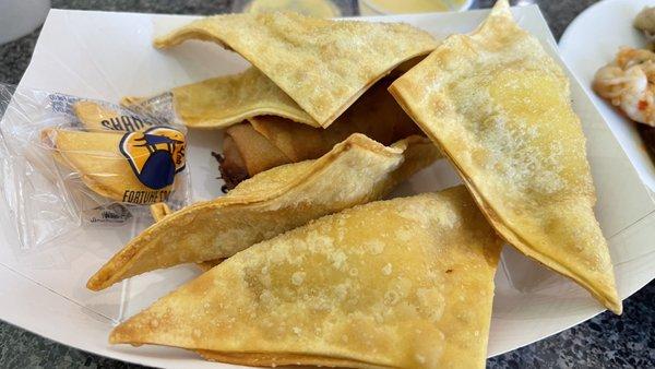 Jalapeño crab rangoon (6 pcs) and the egg roll from my lunch special.