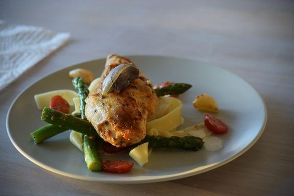 Seasoned Chicken breast on buttered Pappardelle, cherry tomatoes and asparagus drizzled with tarragon cream sauce