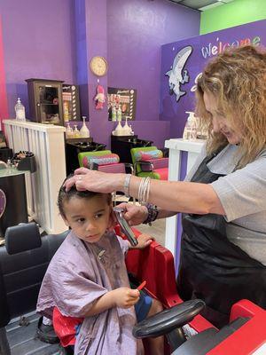 Marilú was so patience with our son to the point that he was comfortable and let her cut his hair.