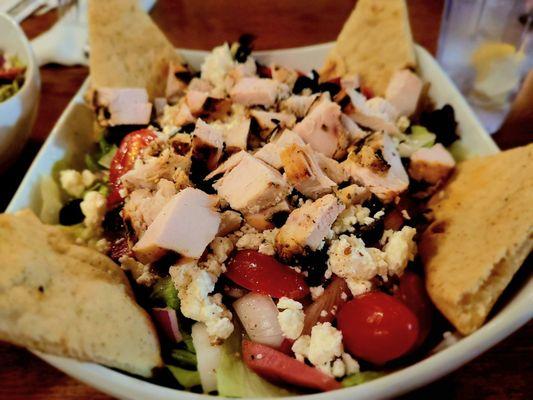 Mediterranean Salad with Chicken