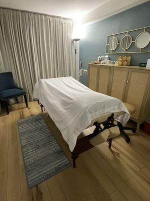 Enjoy your acupuncture session in a clean and relaxing environment.