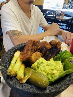 The molcajete de chicharrón was sooo good !