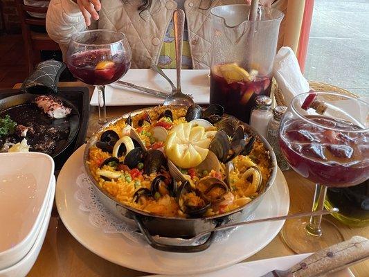 Seafood paella