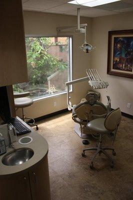 Having computers at each dental chair helps us keep you better informed. It also increases our efficiency.