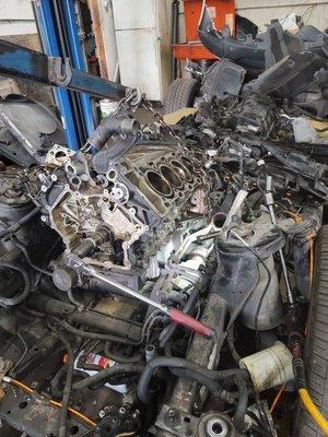 2011 land rover range rover 5.0l engine removal, includes cab removal and drive train sitting on vehicles frame