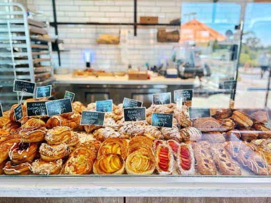 Yummy pastries galore! | www.moniquedao.com