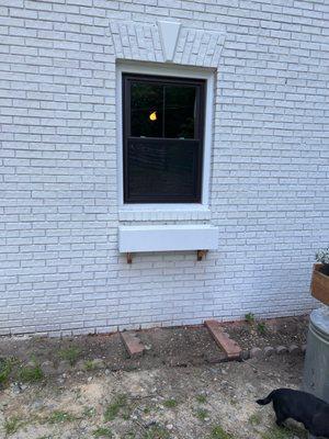 Modern style white pvc window box with cedar brackets. (Hubs putting cedar surround on front)