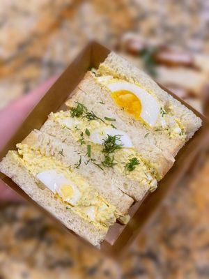 IG: @foodfeasters Dill Egg Salad Sando