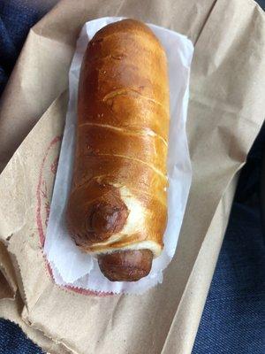 Brat pretzel dog