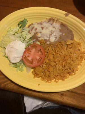 Side plate that's given with an order of nachos. With the nacho plate being massive in itself, we barely ate any of the side plate