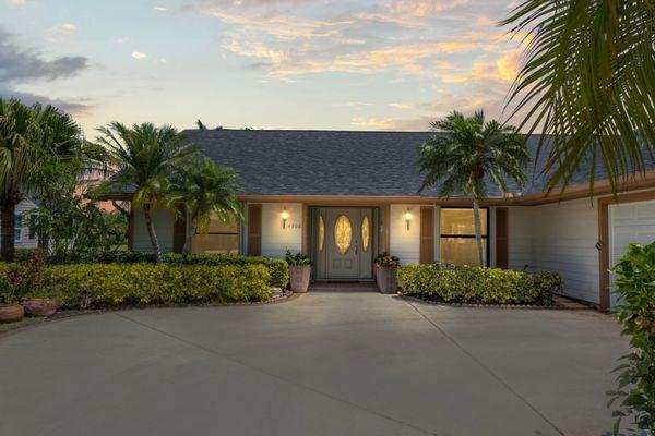 Fantastic Gator Trace Golf Homes--