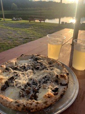 Truffle mushroom pizza