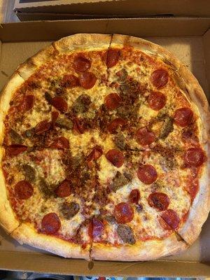 Meat lover pizza (ham, bacon, sausage, meatballs, and pepperoni)