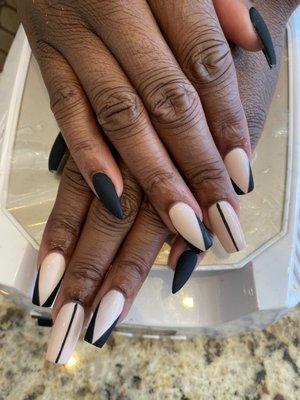 Black & Nude gel polish design done by Trang