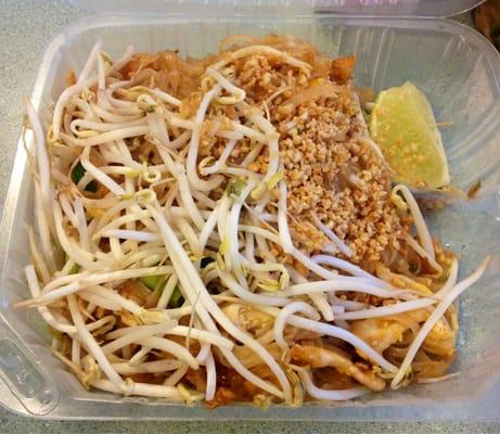 Pad thai with chicken, generous portions and delicious!