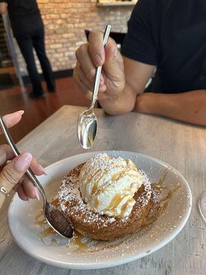 Butter cake with French vanilla ice cream