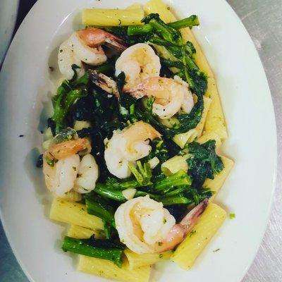 Garlic and oil shrimp and broccoli rabe