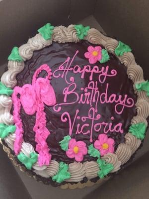 10" Chocolate Fudge Cake with ballet slippers! So pretty!! Happy with the results and especially the experience :)