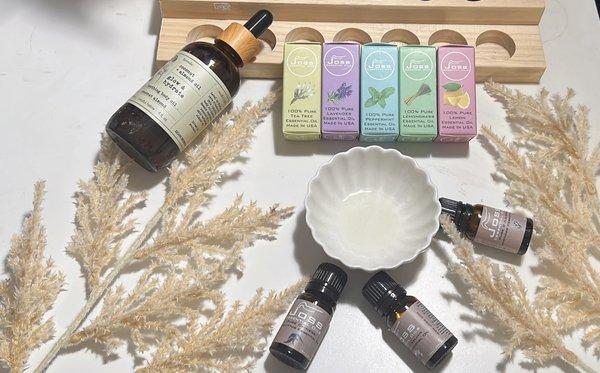 Mix well base oils with three Joss Essential Oils for your
aromatherapy massage.