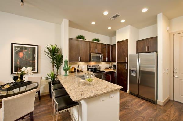 7 Seventy Apartments in Houston, TX. Offering One, Two and Three Bedroom Apartments for rent.