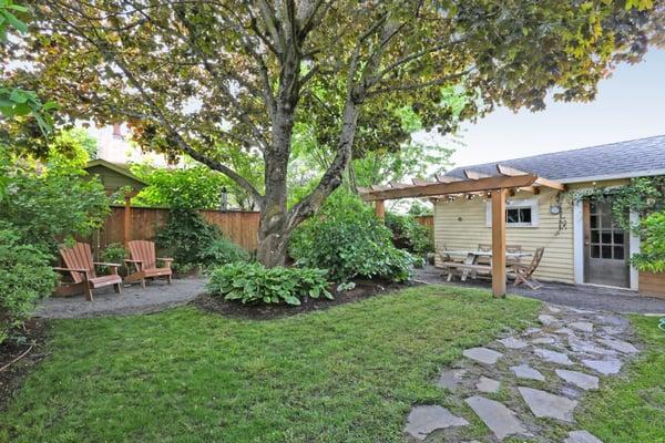 Here is the beautiful back yard of the Alameda bungalow I helped my client sell this year.