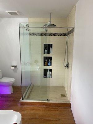 Slider shower door