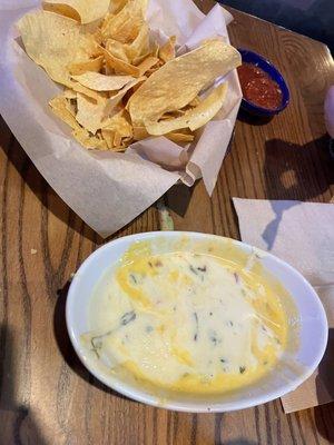 Mixed half white and half yellow cheese dip