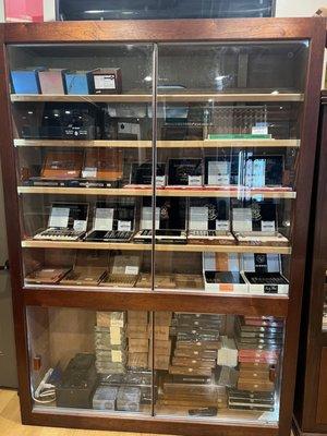 Case of specialty cigars