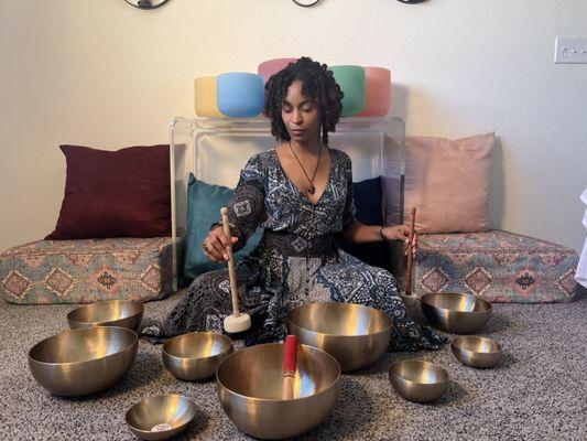 Sound bath with Tibetan bowls