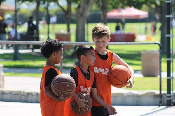 Find the best youth sports programs in North Park, CA, and get your child moving!  #YouthSports #NorthParkBasketball"